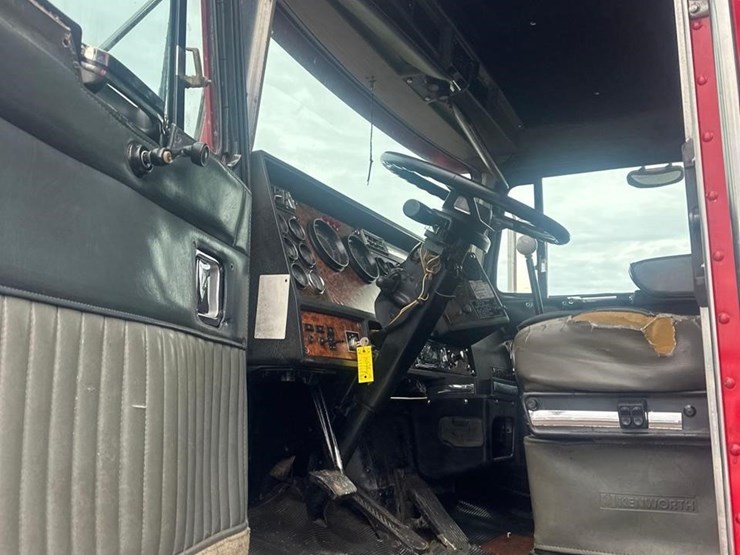 1999-kenworth-t800-image-17