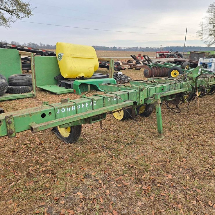 JOHN DEERE 7100