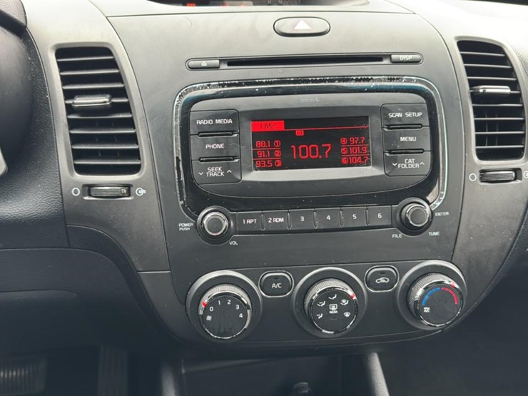 #2051-•-2017-kia-forte*-image-32