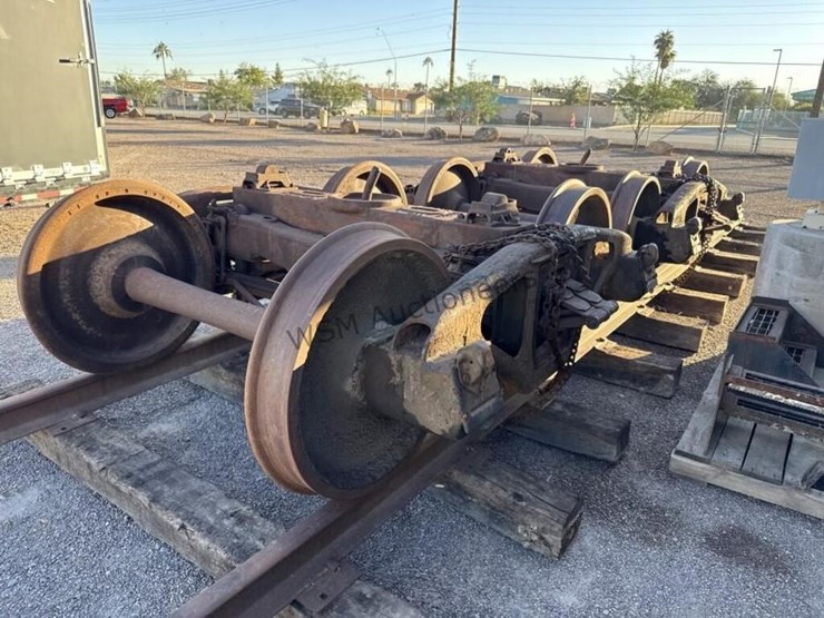 caboose-rail-car-w/-trucks-&-rail-section-image-45