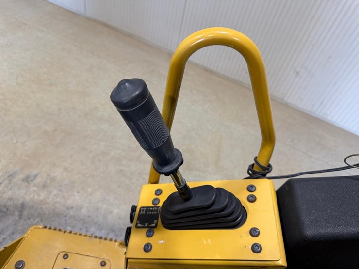 2019-caterpillar-cb1.7-image-25