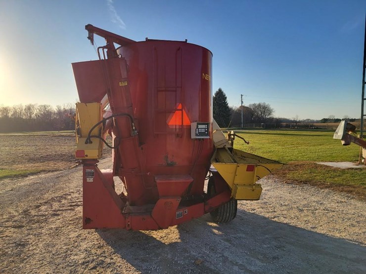 new-holland-358-image-4