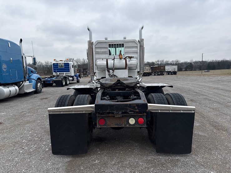 2008-peterbilt-386-image-7