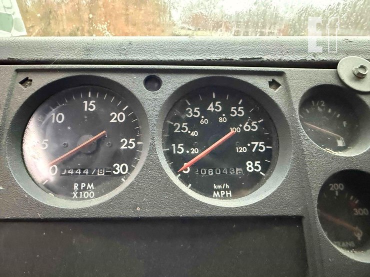 1995-freightliner-fl80-image-8