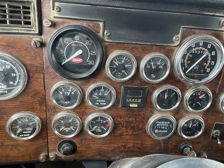 peterbilt-357-image-73