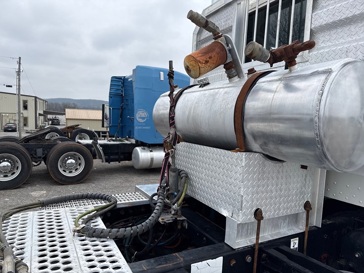 2008-peterbilt-386-image-26