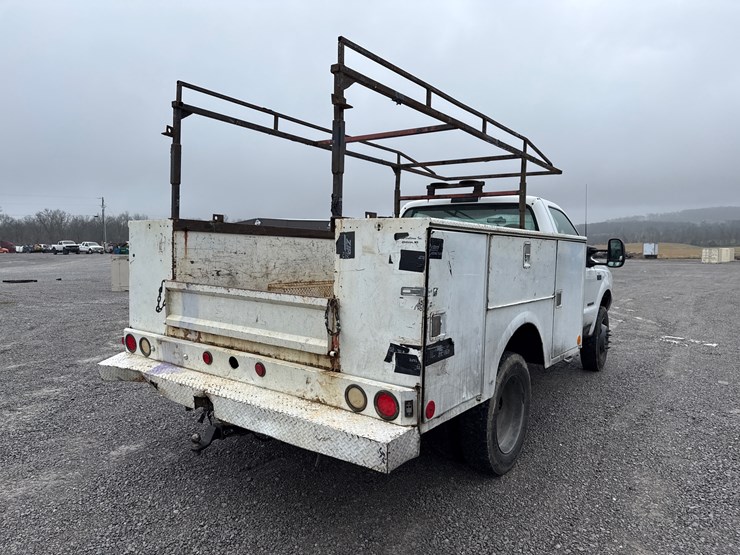 ford-f550-xl-image-3