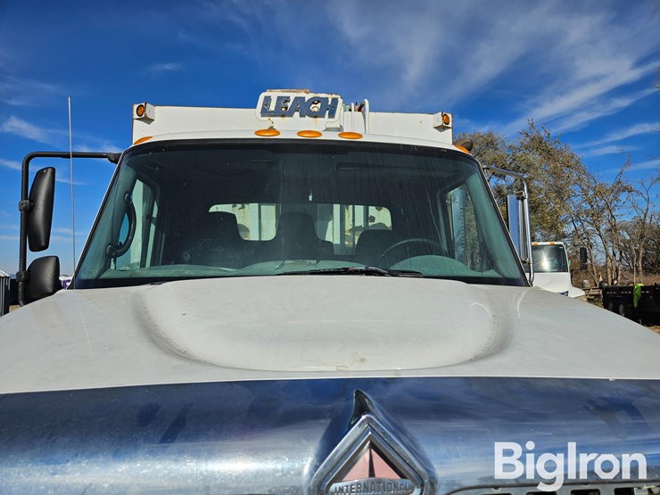 2003-international-7400-image-9