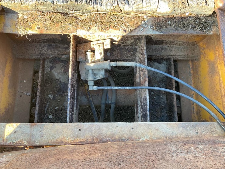 #2100-•-1967-beaver-flatbed-semi-trailer-image-36