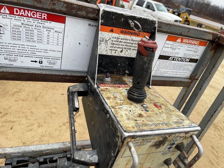 #301-•-terex-scissor-lift-image-33