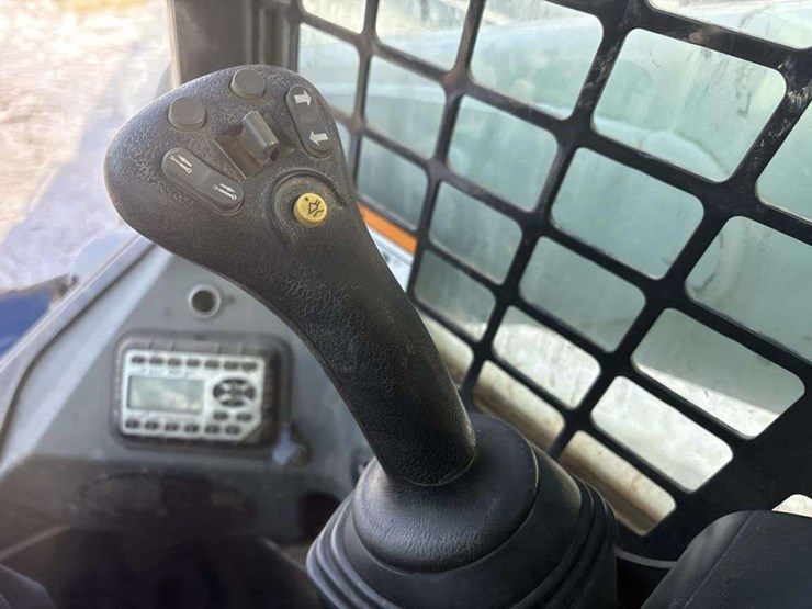 2018-bobcat-t740-image-18