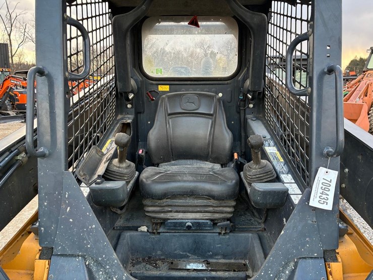 2019-deere-331g-image-18