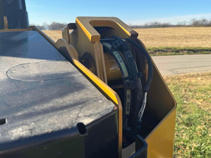 caterpillar-236d-image-13