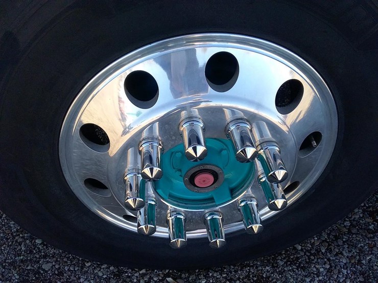 1996-freightliner-fld120-image-9