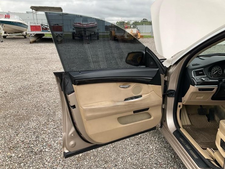 #2053-•-2010-bmw-550gt-car*-image-40