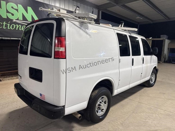 2015-chevrolet-express-2500-image-11