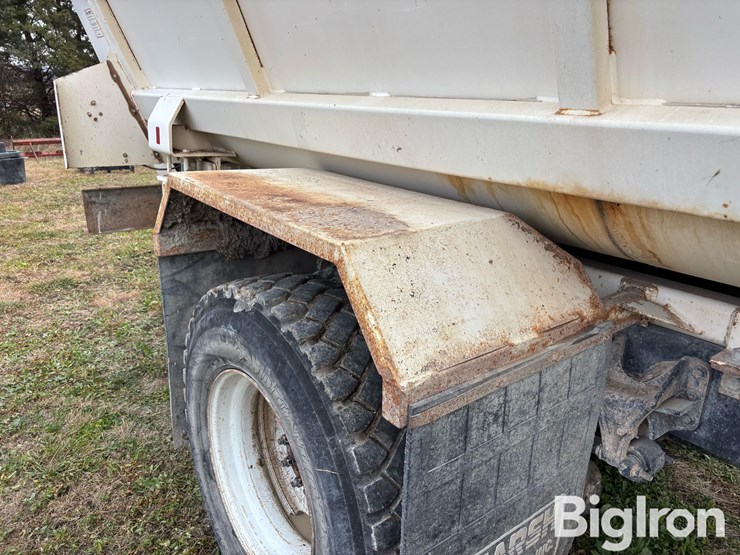 international-7400-image-17