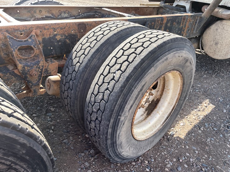 #1104-•-1989-international-truck-tractor-**should-be-trailered**-(has-mn-title)-image-13