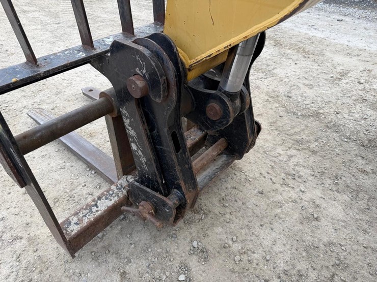 caterpillar-th350b-image-10