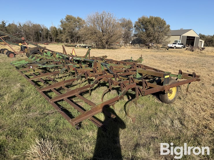 john-deere-32-image-5