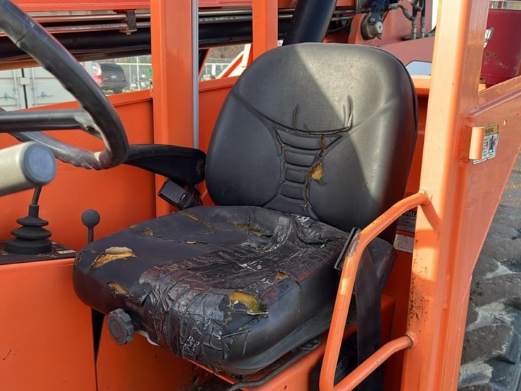 #1206-•-2011-jlg-6042-telehandler-image-10