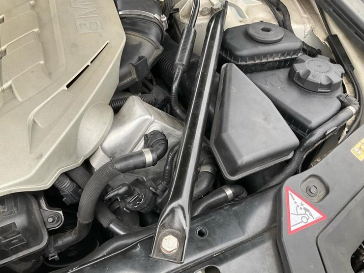 #2053-•-2010-bmw-550gt-car*-image-38