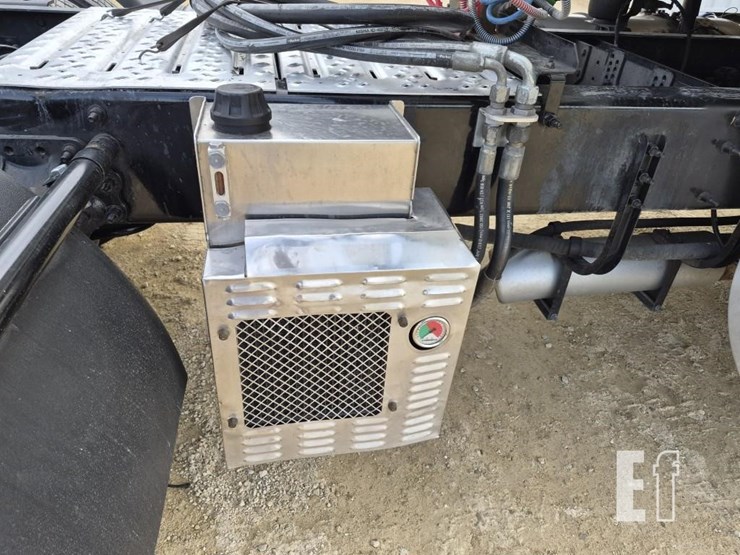 2024-mack-anthem-64t-image-8