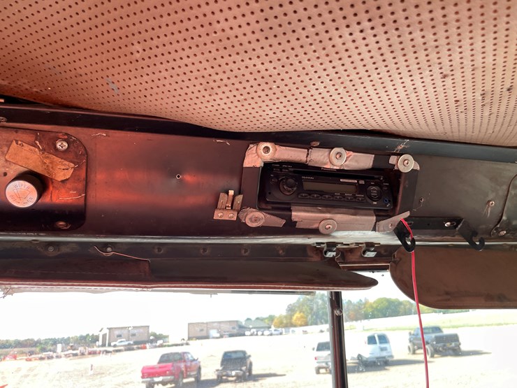 #1104-•-1989-international-truck-tractor-**should-be-trailered**-(has-mn-title)-image-26