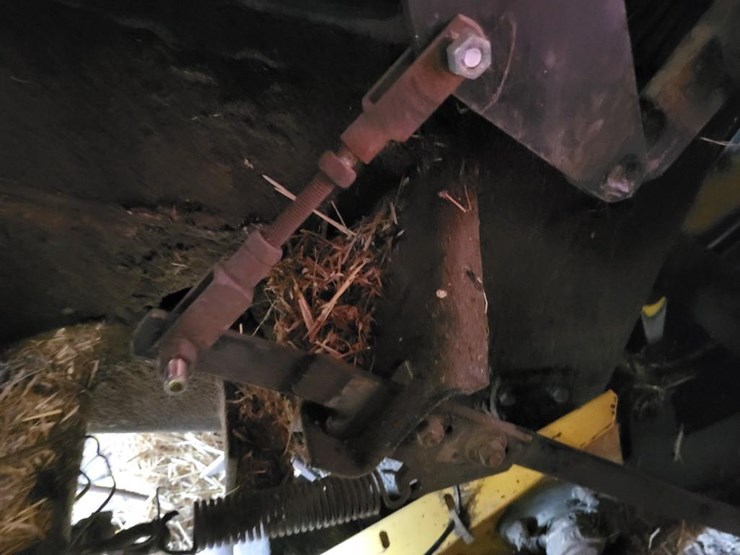 1997-new-holland-590-image-35