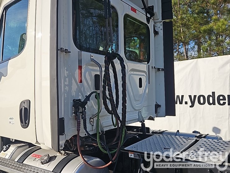 2018-freightliner-cascadia-image-25