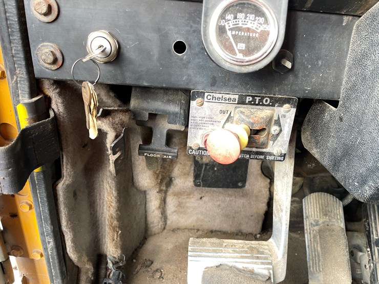 #1107-•-1994-international-truck-tractor-(has-mn-title)-image-31