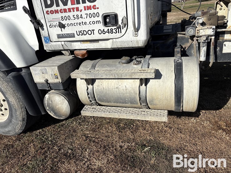 2003-mack-cv500-granite-tri/a-concrete-transit-mixer-truck-w/bridgemaster-booster-image-19