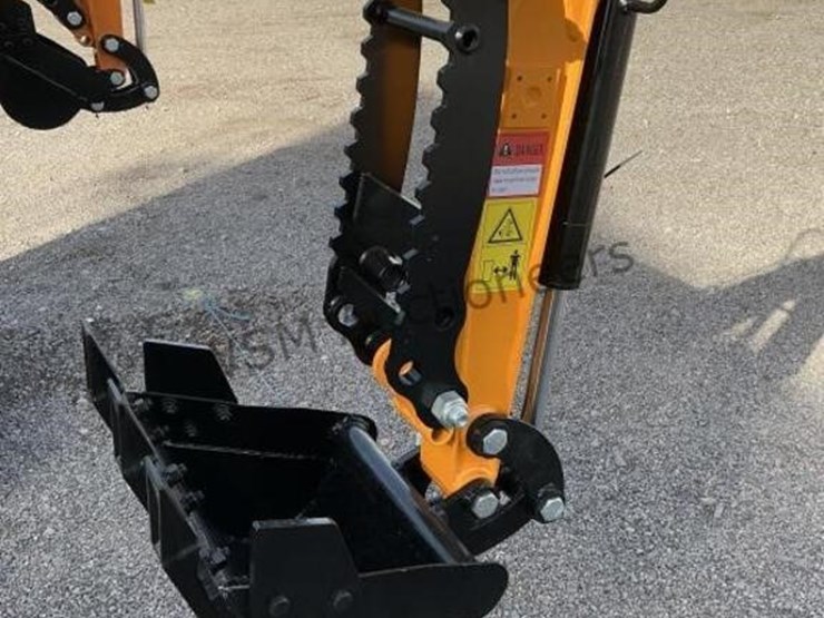 2025-miva-15-mini-excavator-image-5