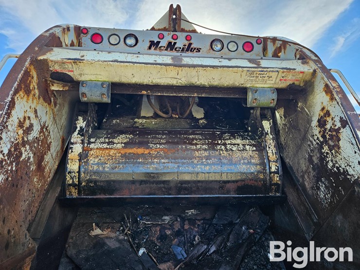 international-4900-image-12