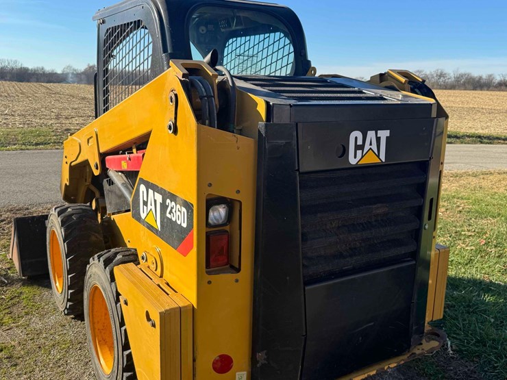 caterpillar-236d-image-10