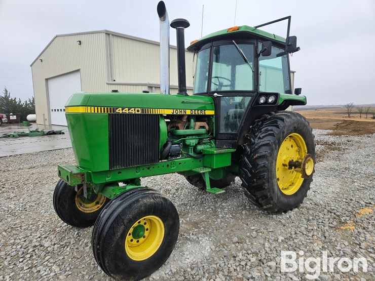 john-deere-4440-image-1