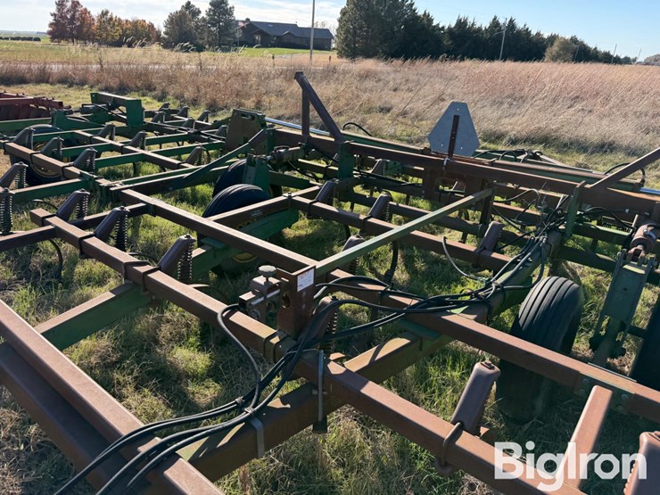 john-deere-32-image-20