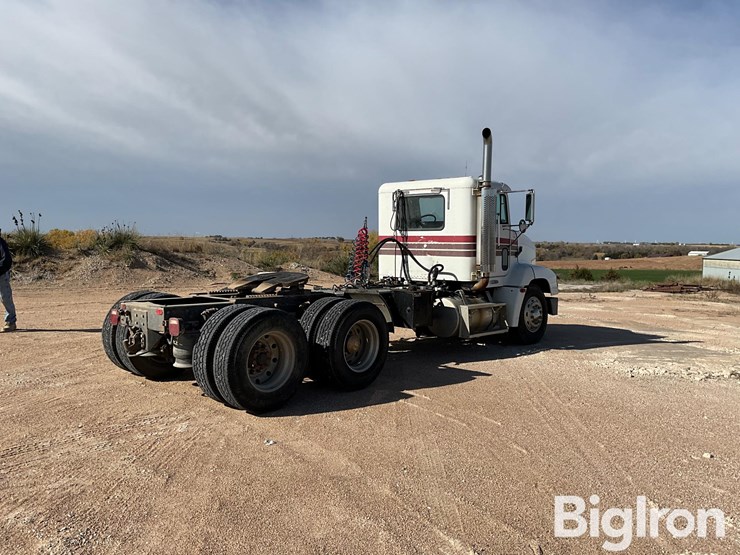 2000-freightliner-fld112-image-5