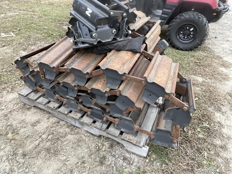 12-16.5-skidsteer-tracks-image-3