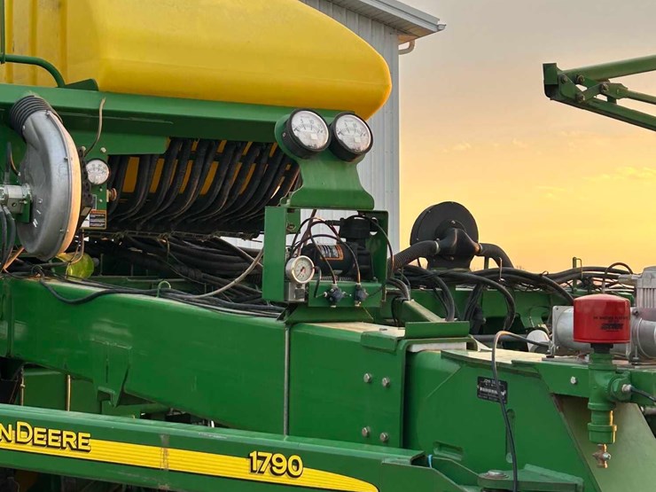 john-deere-1790-image-15