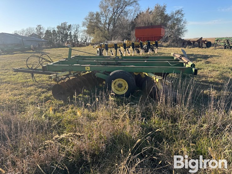 john-deere-230-image-8