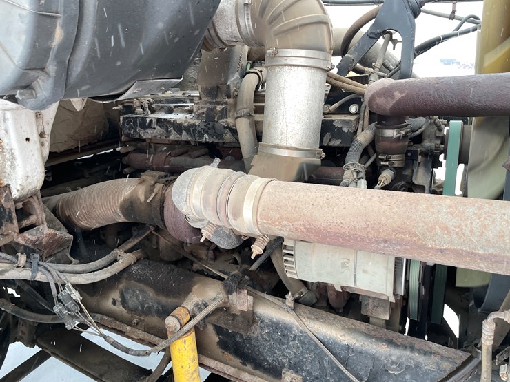 #1161-•-1996-volvo-truck-tractor-(has-mn-title)-image-14