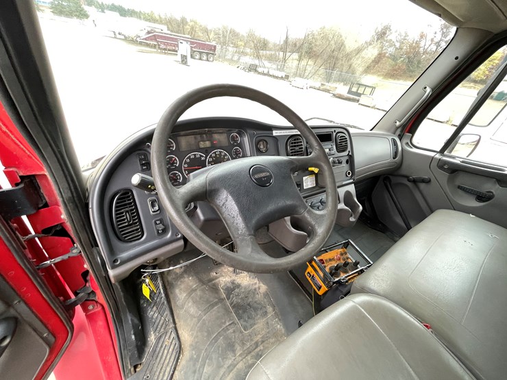 #1119-•-2009-freightliner-digger-derrick-(has-mn-title)-image-69