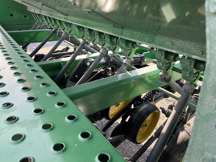 john-deere-750-image-11