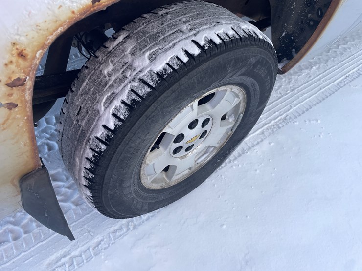 #1158-•-2013-silverado-1500-pickup-truck-(has-mn-title)-image-14