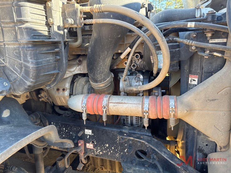 2014-freightliner-cascadia-evolution-day-cab-truck-tractor-image-14