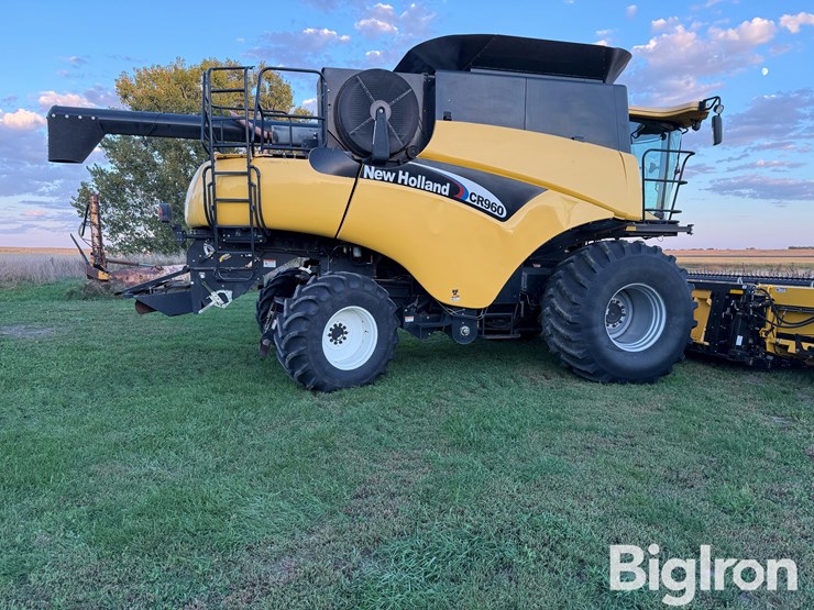 new-holland-cr960-image-11