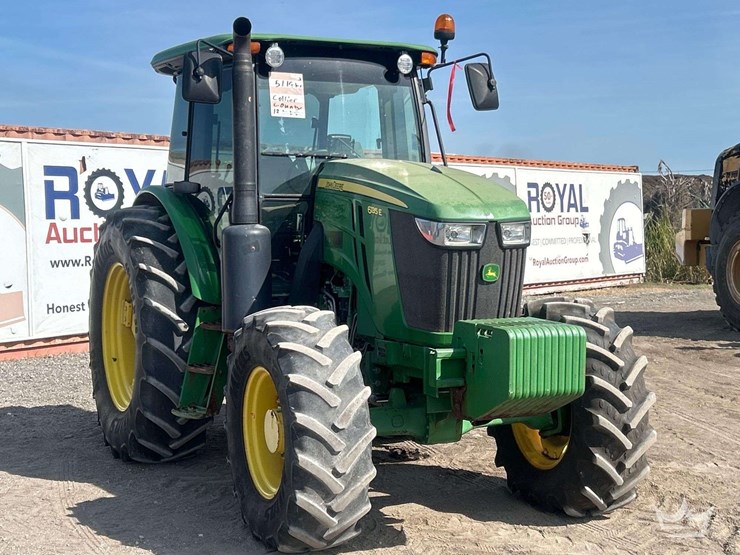 john-deere-6135e-image-2