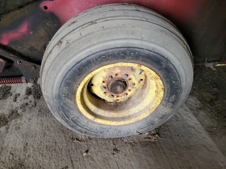 new-holland-851-image-21