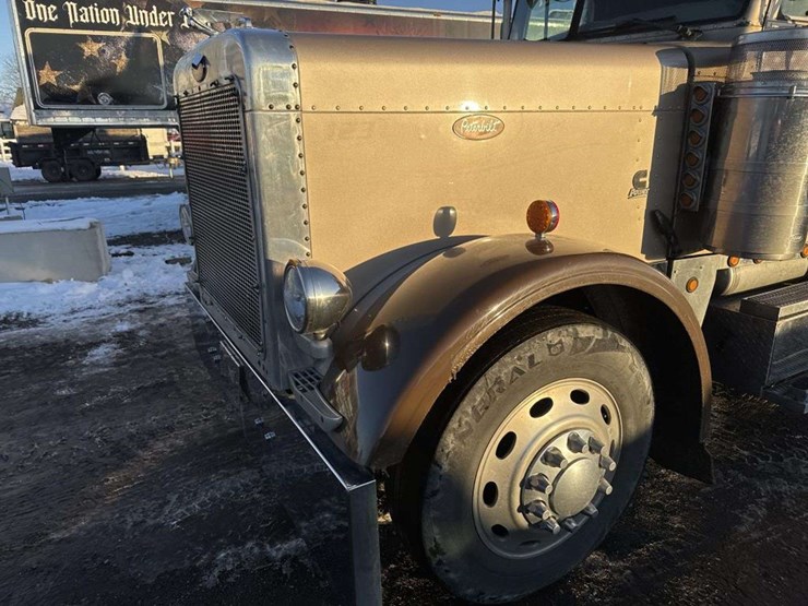 2001-peterbilt-379-image-7